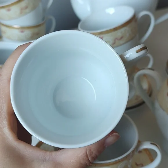 Tea Set Bundle Including 8 Cups With Matching Saucers - Picture 8 of 11